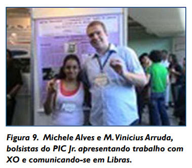 Figura 9. Michele Alves e M. Vinicius Arruda, bolsistas do PIC Jr. apresentando trabalho com XO e comunicando-se em Libras.