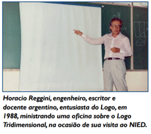 foto de Horacio Reggini, engenheiro, escritor e docente argentino, entusiasta do Logo, em 1988, ministrando uma oficina sobre o Logo Tridimensional, na ocasião de sua visita ao NIED. 
